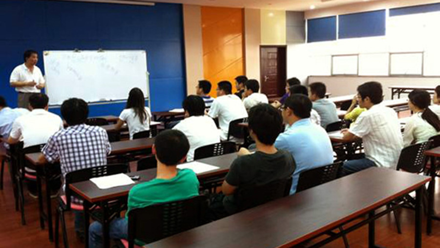 掌握消防知識(shí)技能，提高應(yīng)急排險(xiǎn)能力——研發(fā)中心組織員工開展安全技能培訓(xùn)