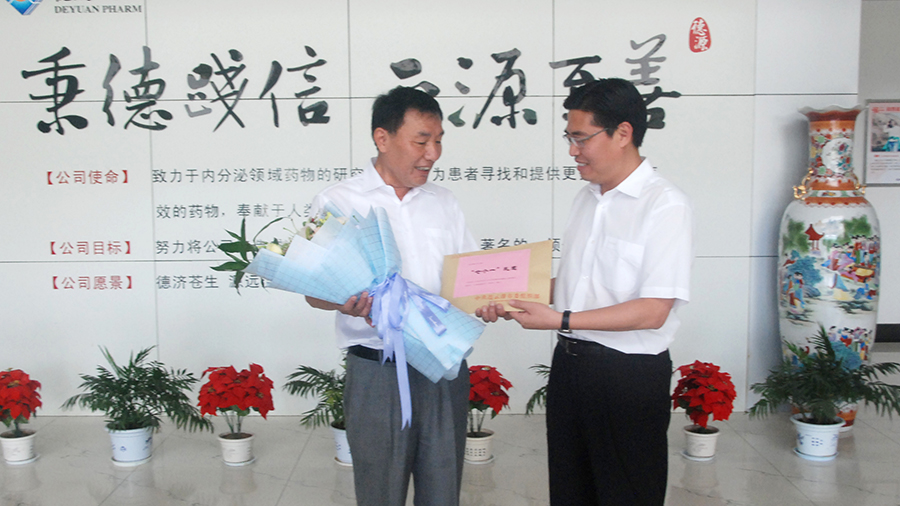 市委常委、開發(fā)區(qū)黨工委書記曹衛(wèi)東走訪慰問李永安董事長