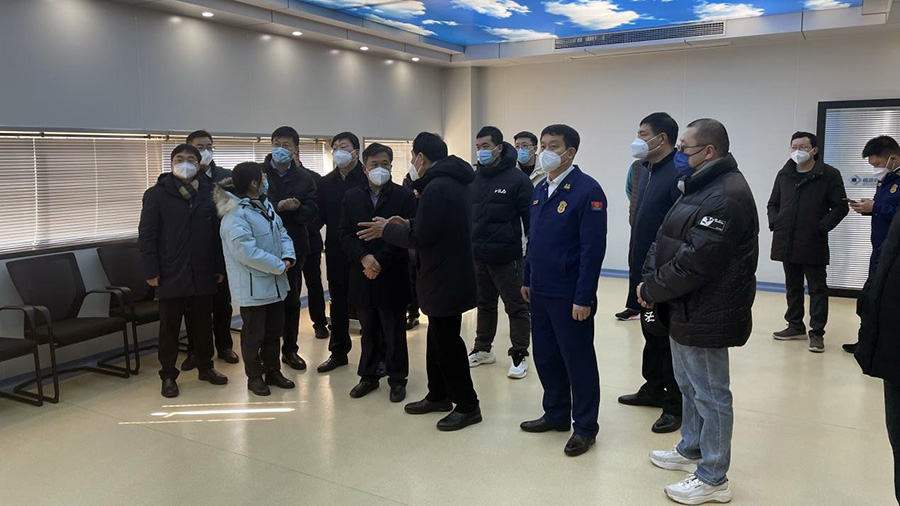 市委常委、常務(wù)副市長楊新忠一行來我公司檢查春節(jié)期間安全生產(chǎn)工作