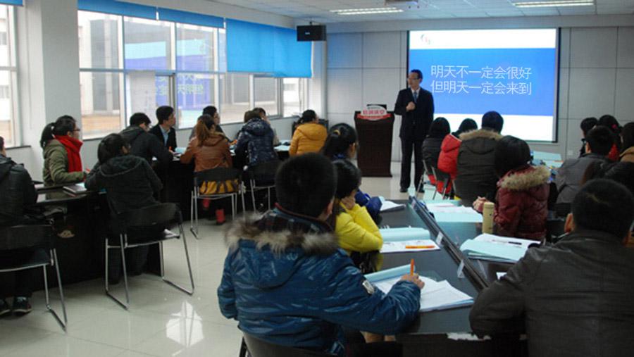 注重人才培養(yǎng)，提高企業(yè)核心競爭力——年度首批高校畢業(yè)生入職訓(xùn)練營圓滿閉營