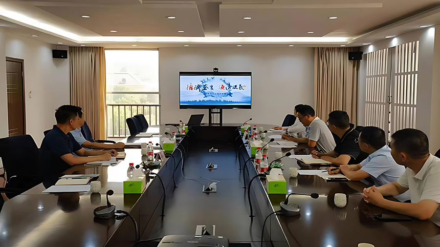 六盤水市盤北經(jīng)開區(qū)黨工委副書記、管委會主任田子能一行來公司考察交流
