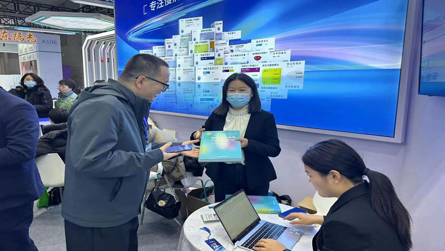 14196536.jpg image005.jpg